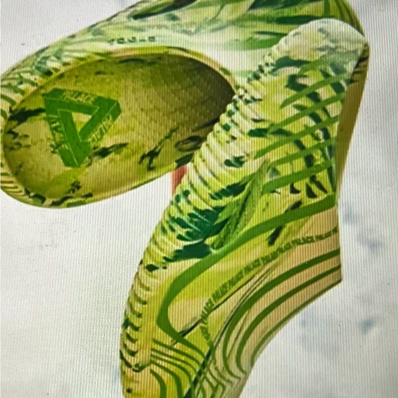 PALACE CROCS LIMITED EDITION - Picture 3 of 4